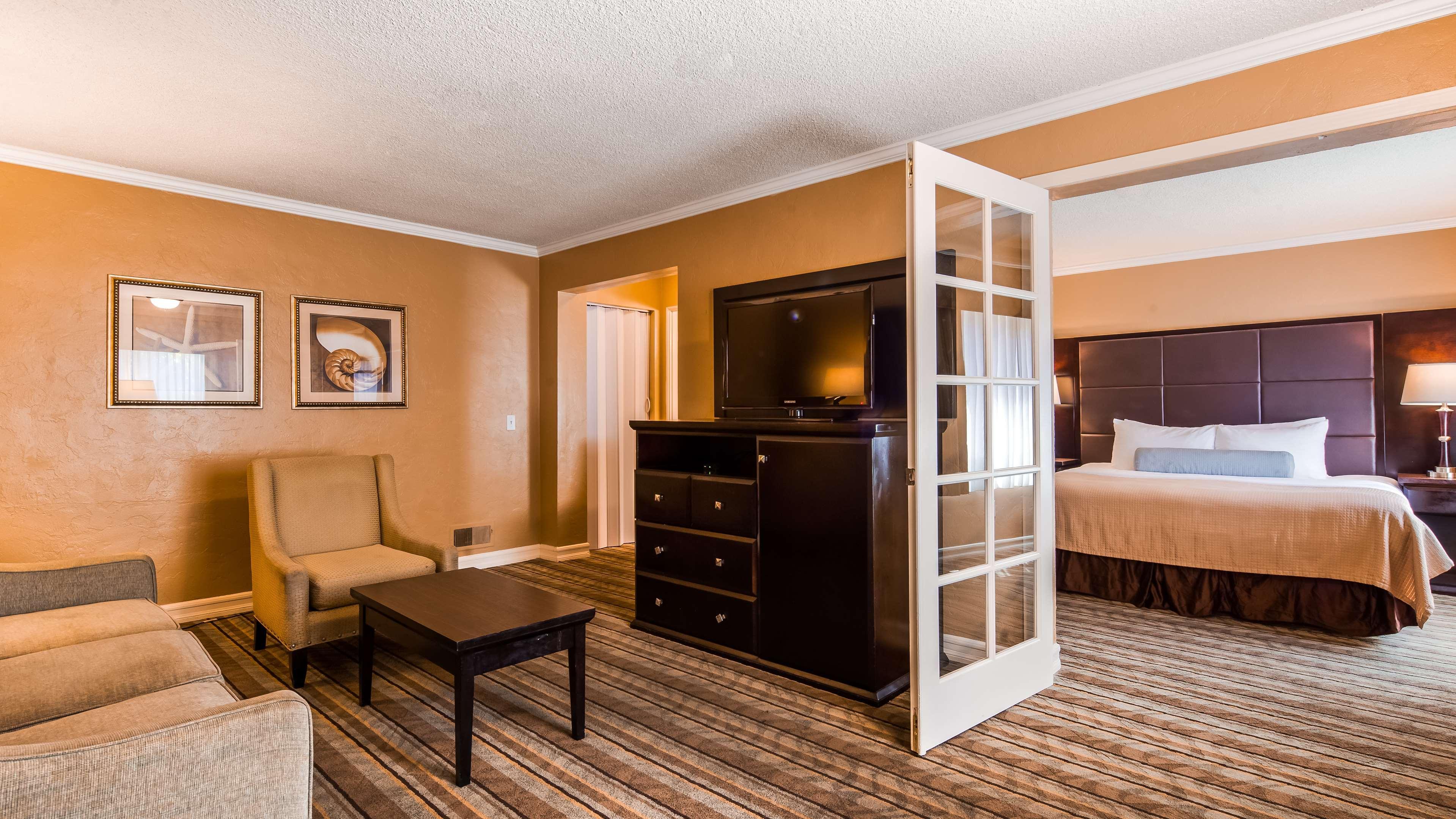 Best Western Carmel'S Town House Lodge Экстерьер фото