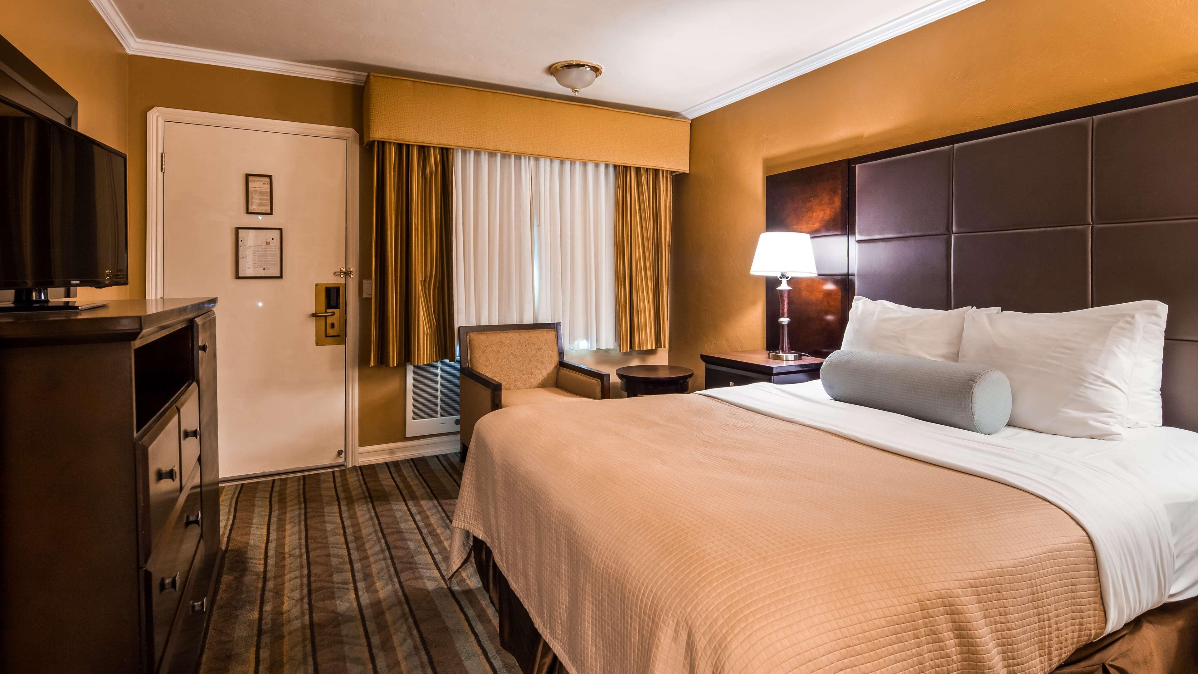 Best Western Carmel'S Town House Lodge Экстерьер фото