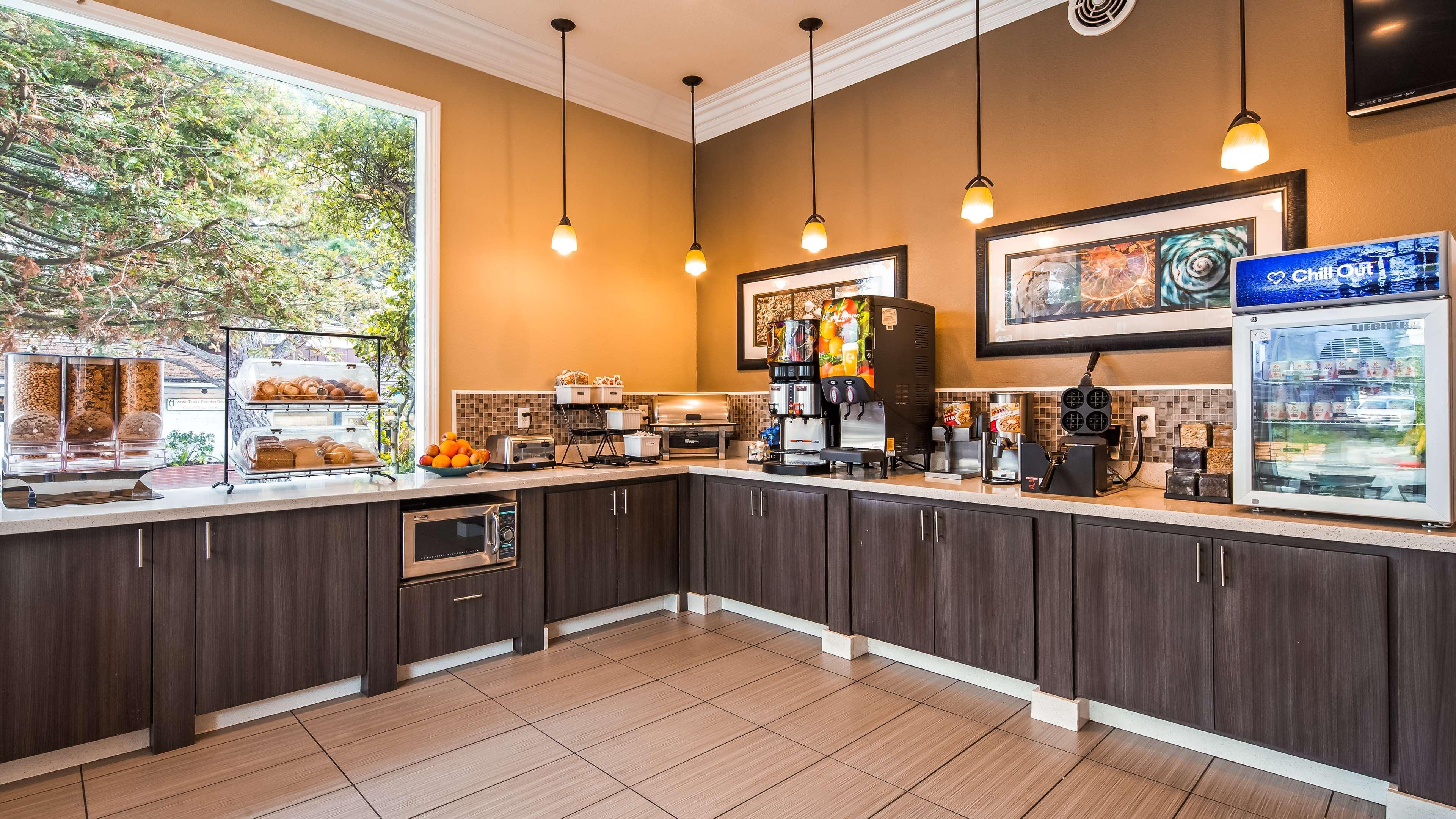 Best Western Carmel'S Town House Lodge Экстерьер фото