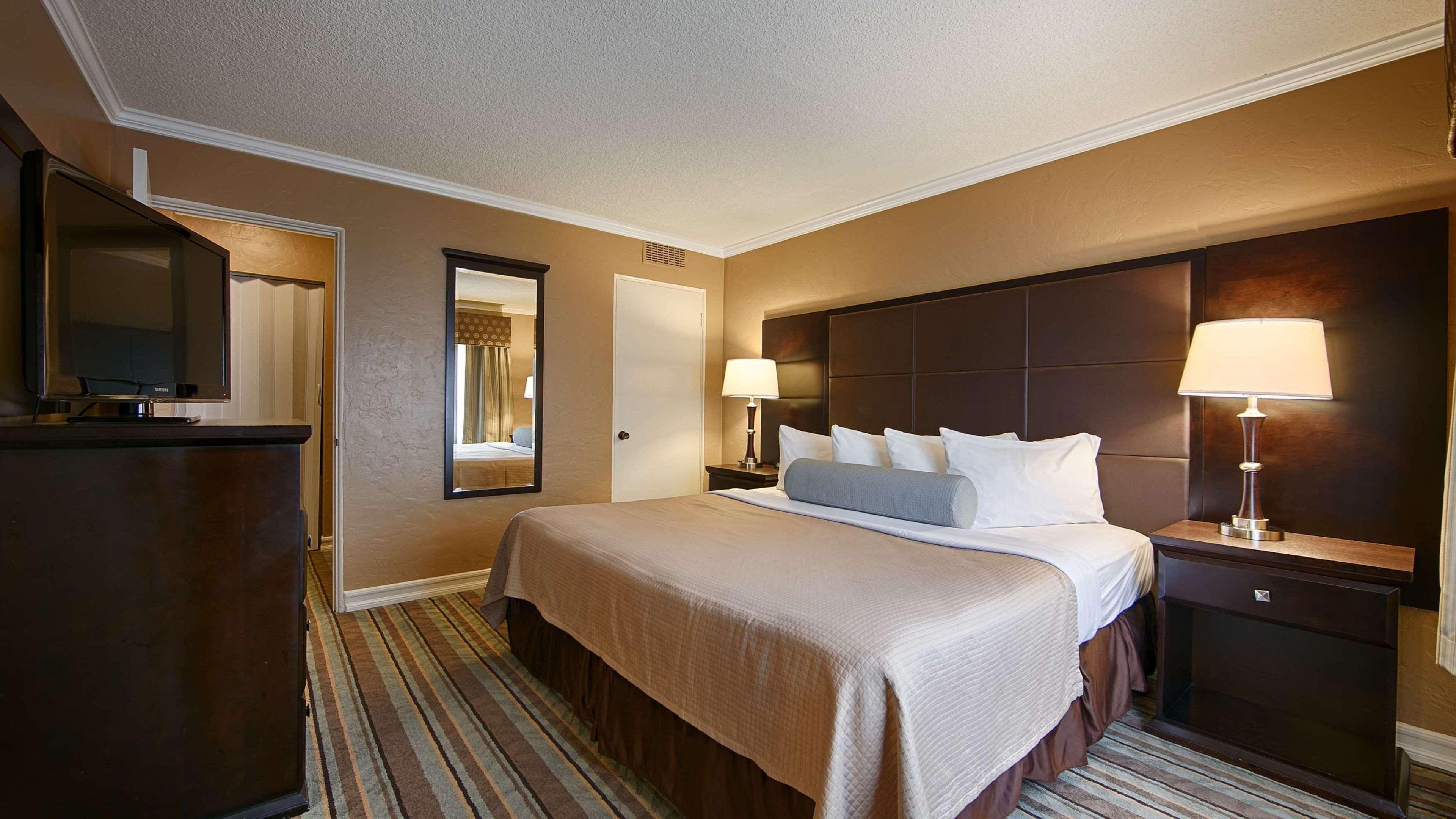 Best Western Carmel'S Town House Lodge Экстерьер фото