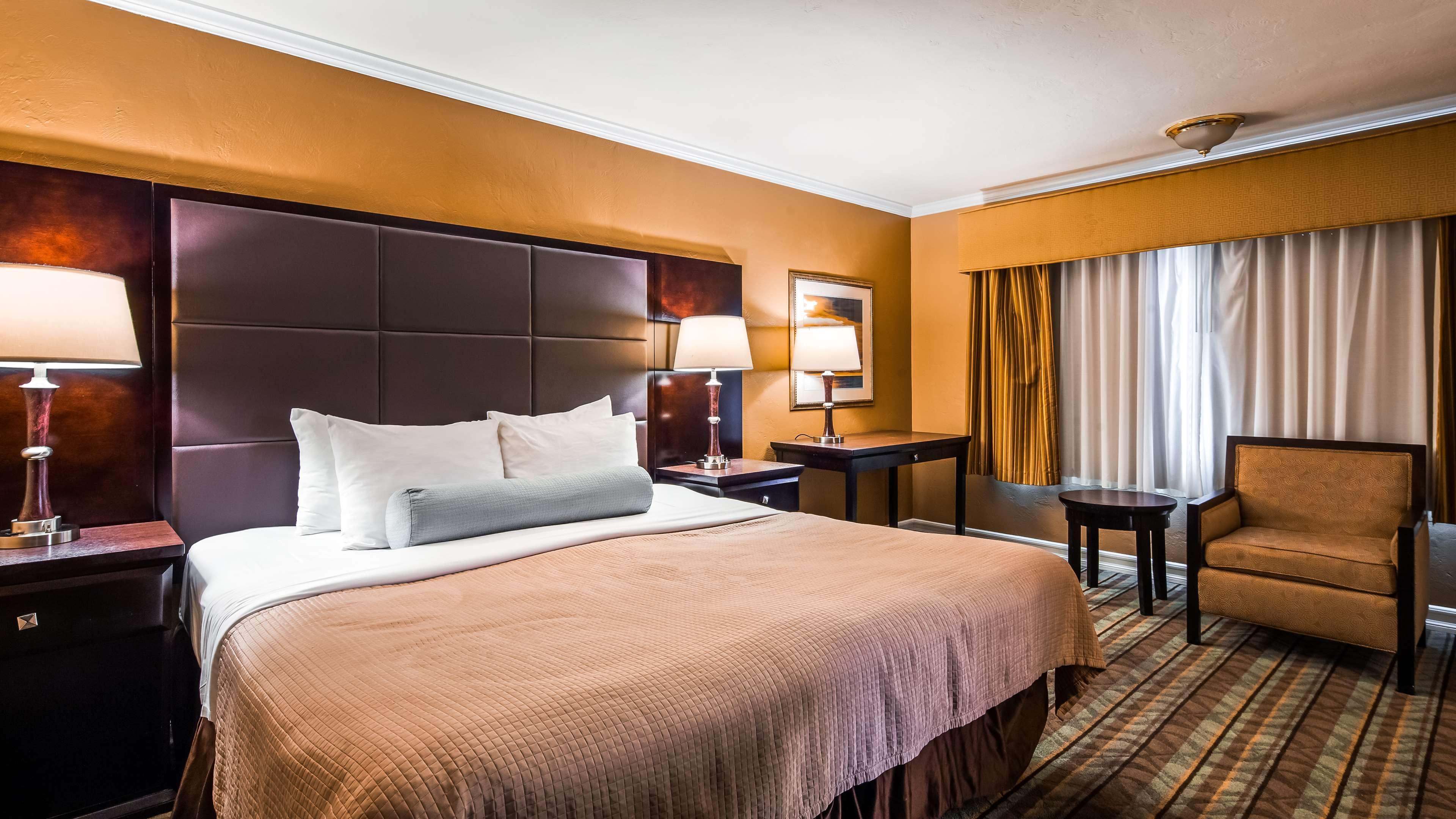 Best Western Carmel'S Town House Lodge Экстерьер фото