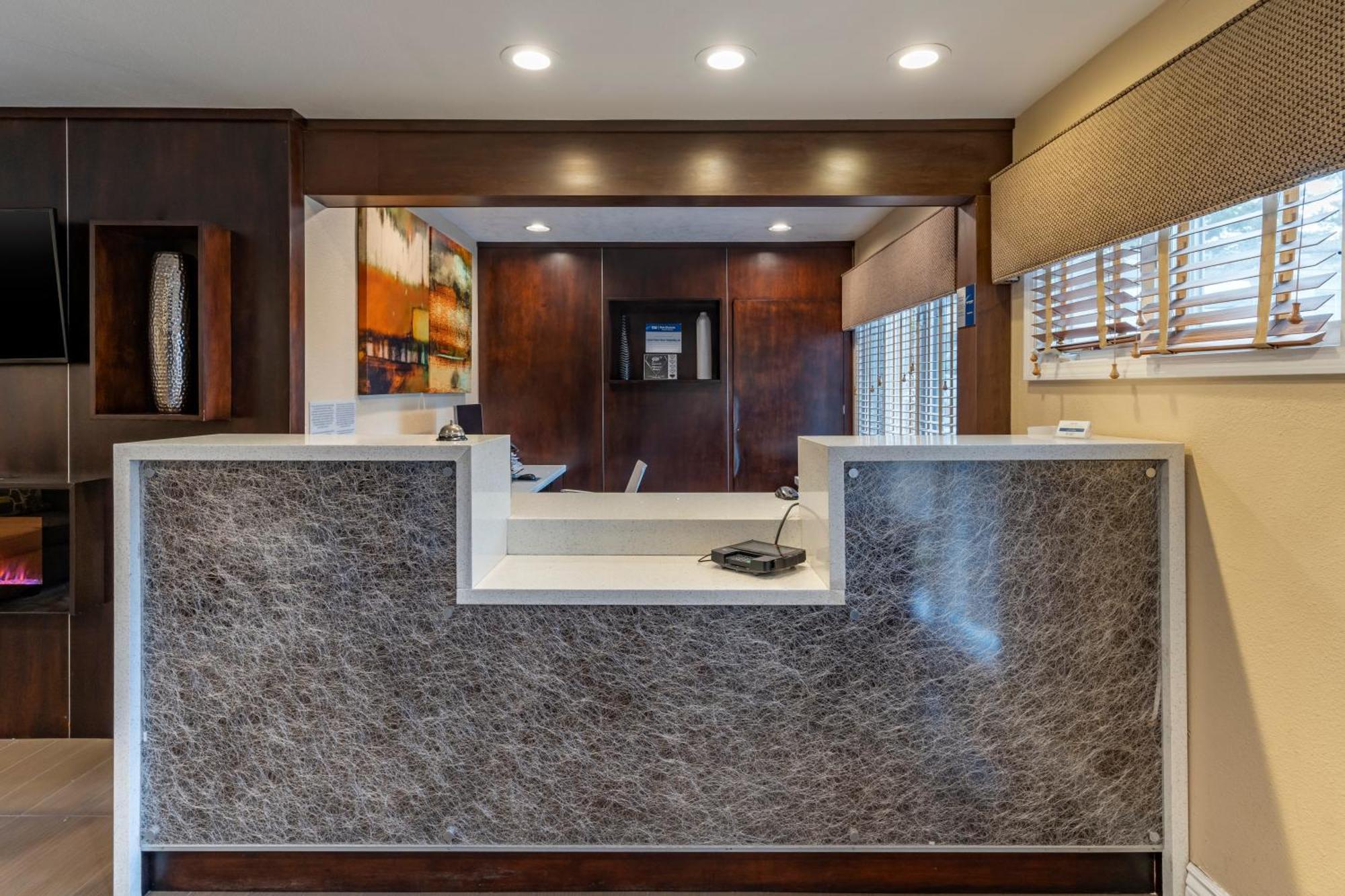 Best Western Carmel'S Town House Lodge Экстерьер фото