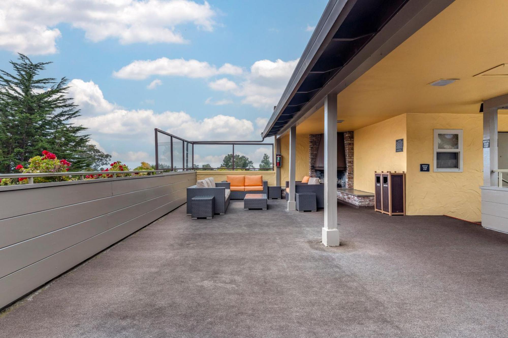 Best Western Carmel'S Town House Lodge Экстерьер фото