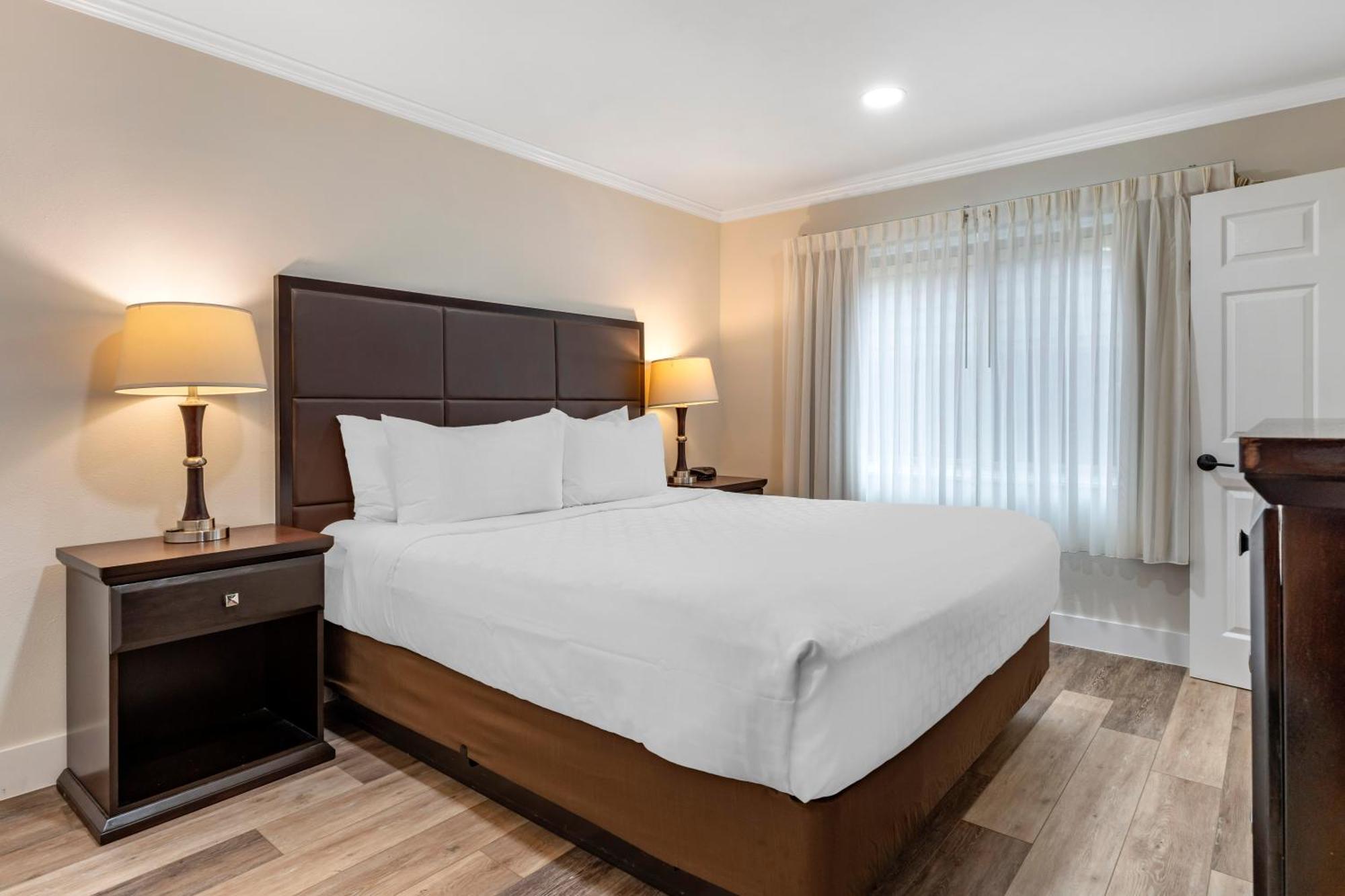 Best Western Carmel'S Town House Lodge Экстерьер фото