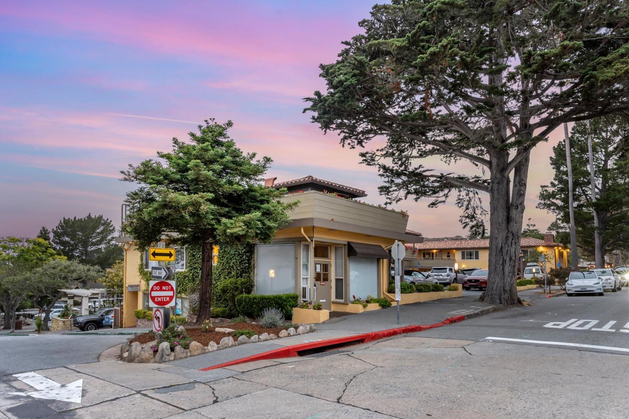Best Western Carmel'S Town House Lodge Экстерьер фото