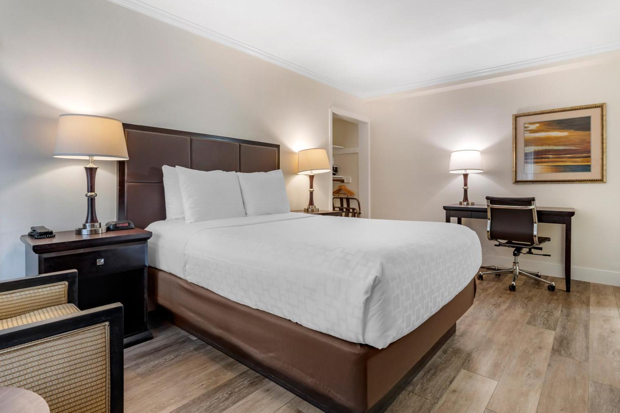 Best Western Carmel'S Town House Lodge Экстерьер фото