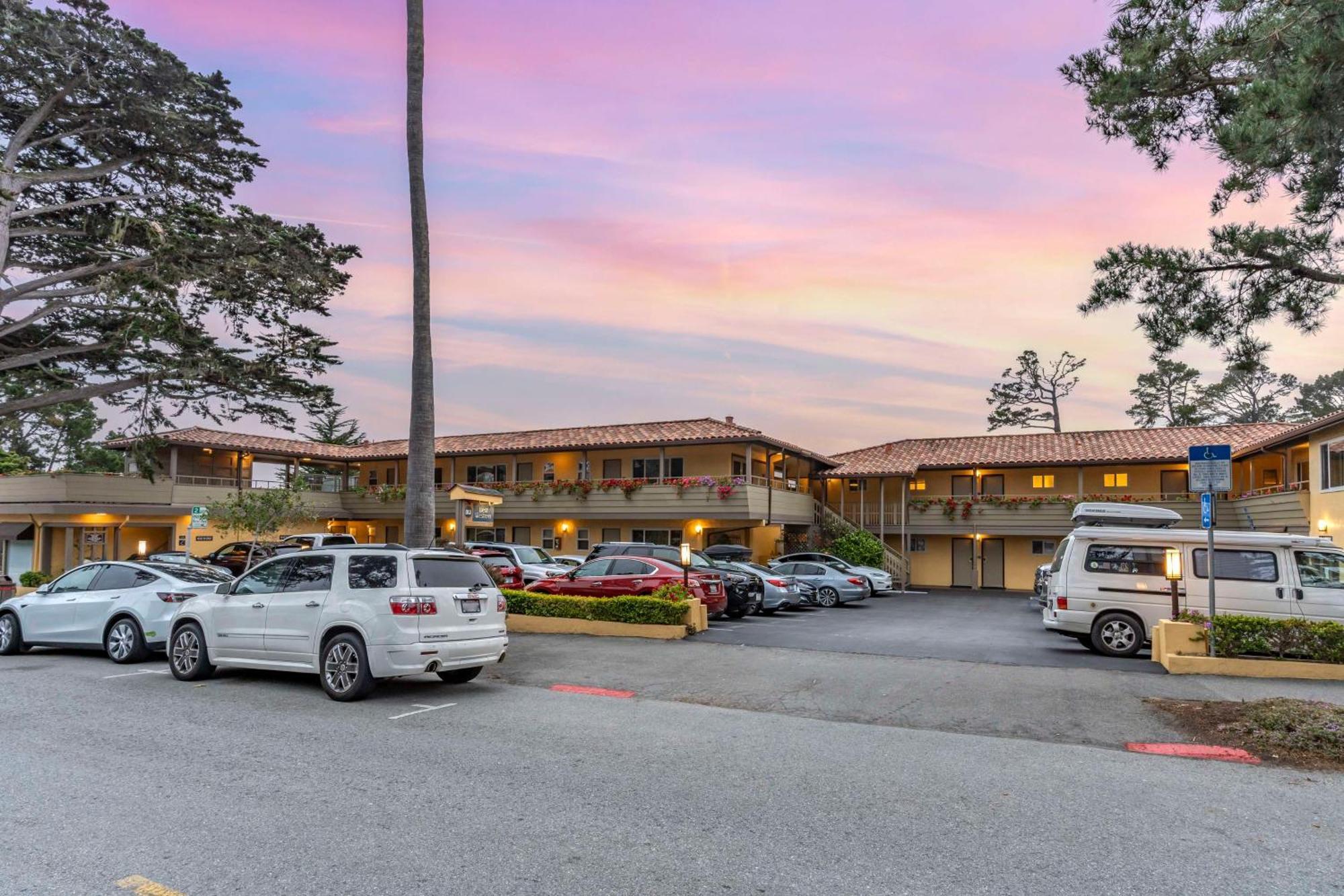 Best Western Carmel'S Town House Lodge Экстерьер фото