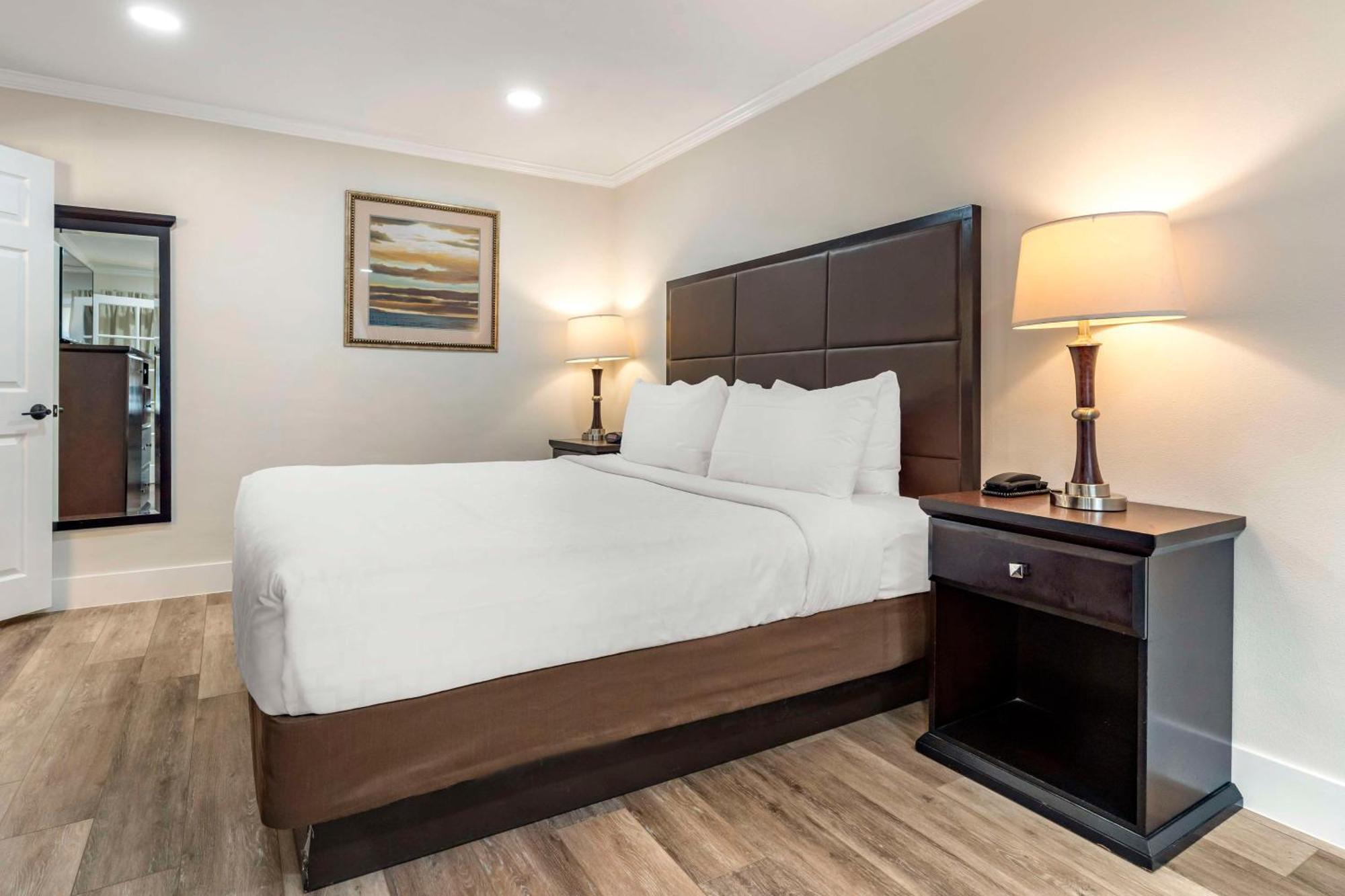 Best Western Carmel'S Town House Lodge Экстерьер фото