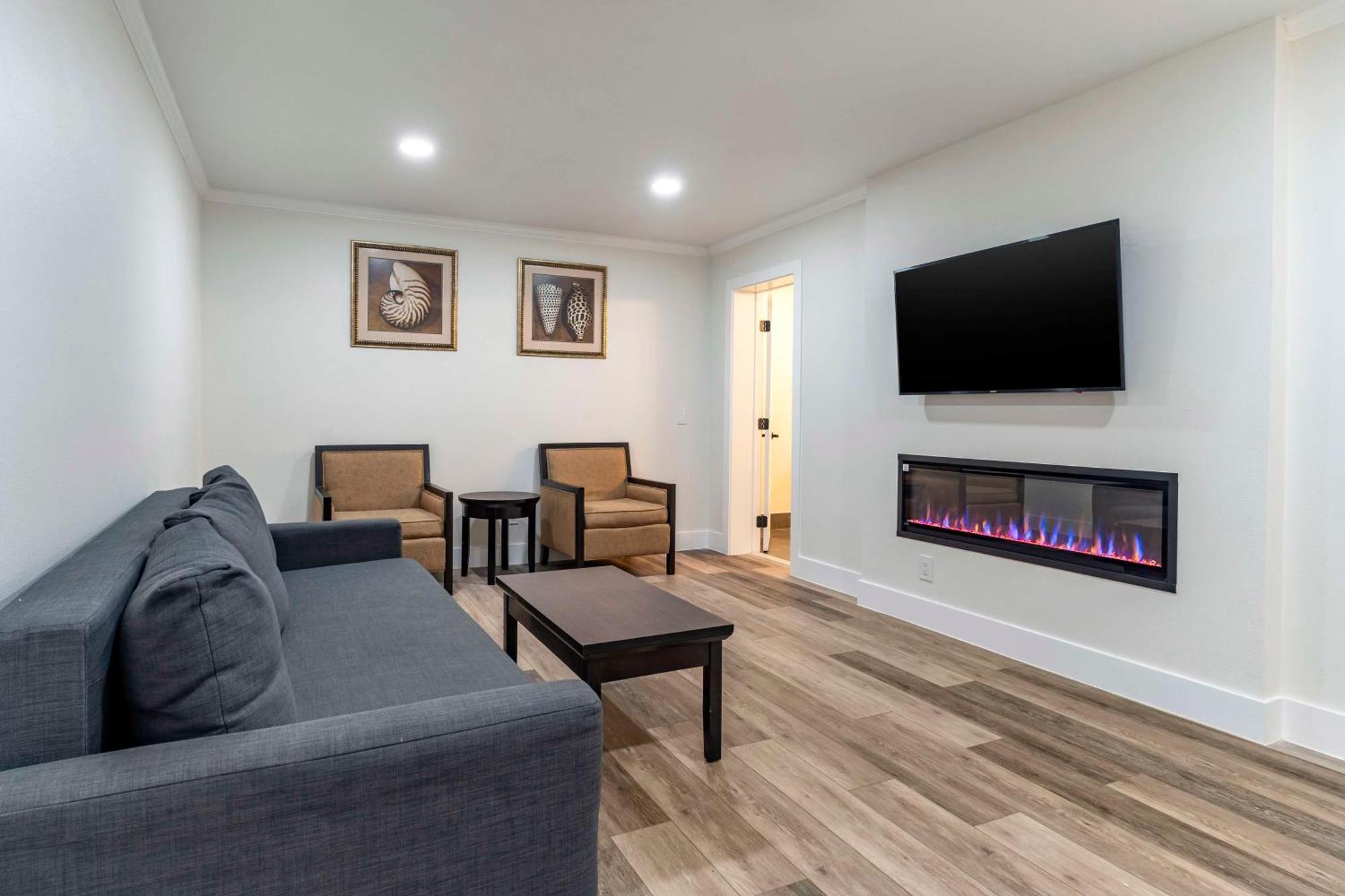 Best Western Carmel'S Town House Lodge Экстерьер фото