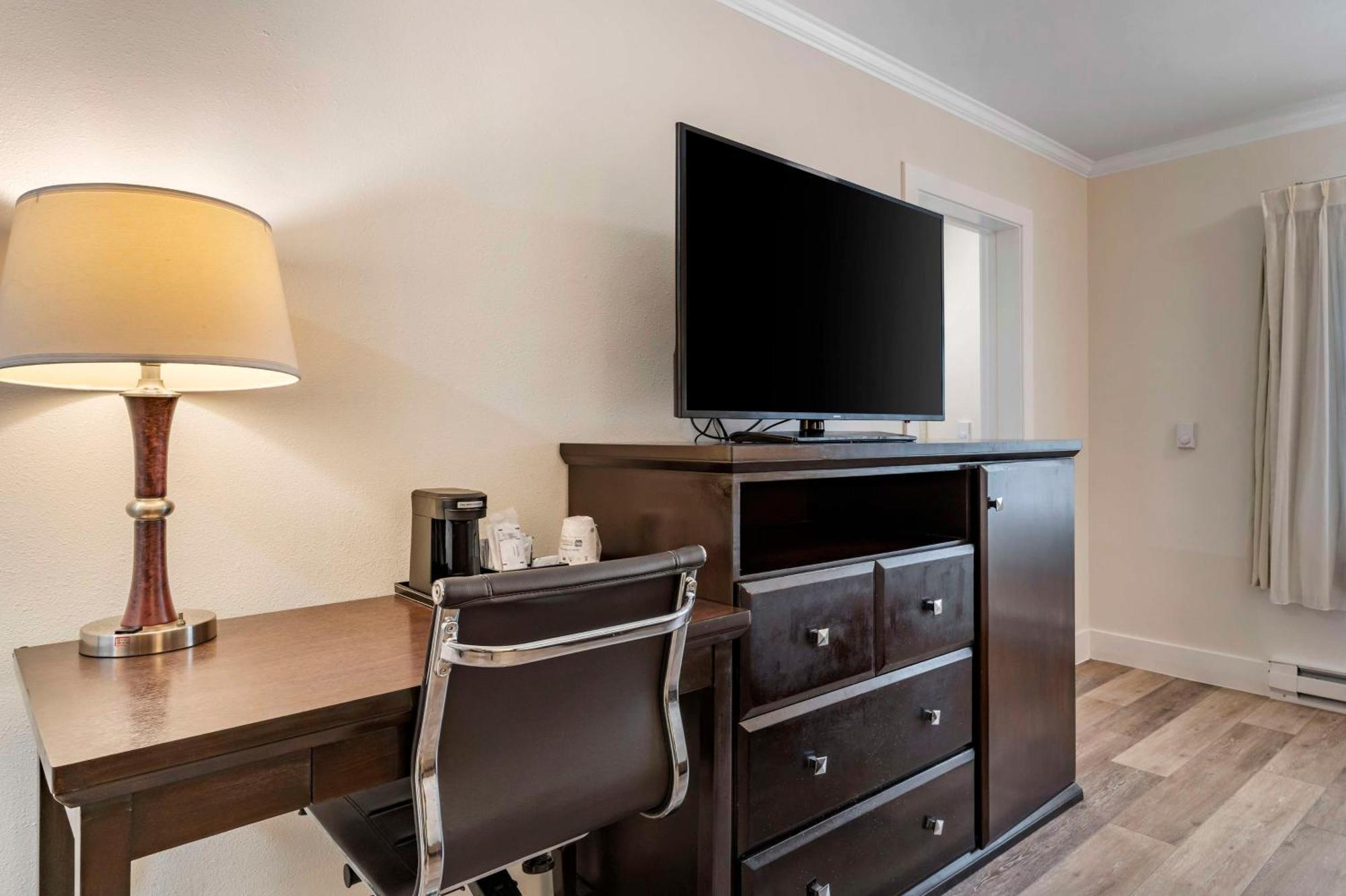 Best Western Carmel'S Town House Lodge Экстерьер фото