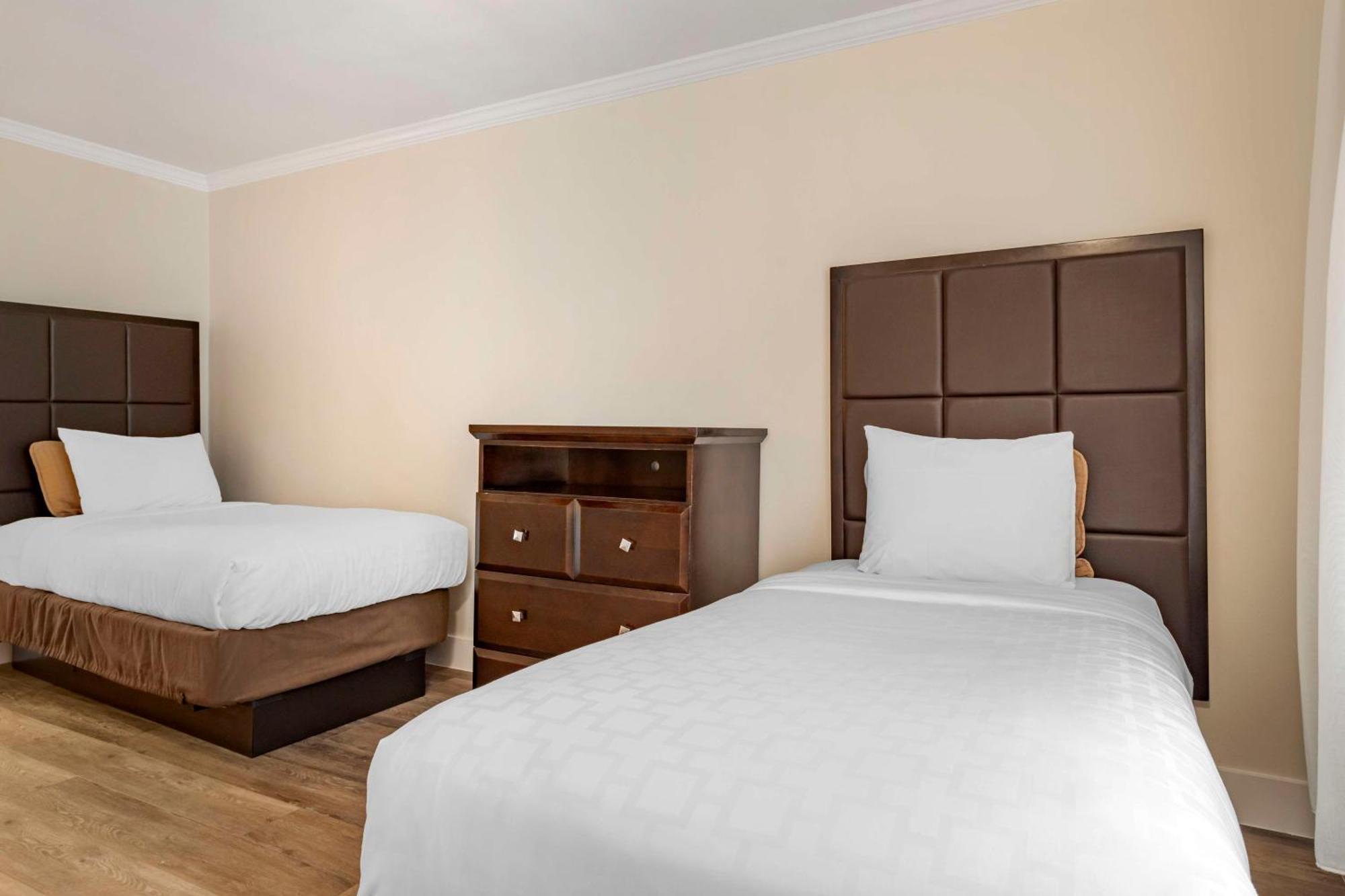 Best Western Carmel'S Town House Lodge Экстерьер фото