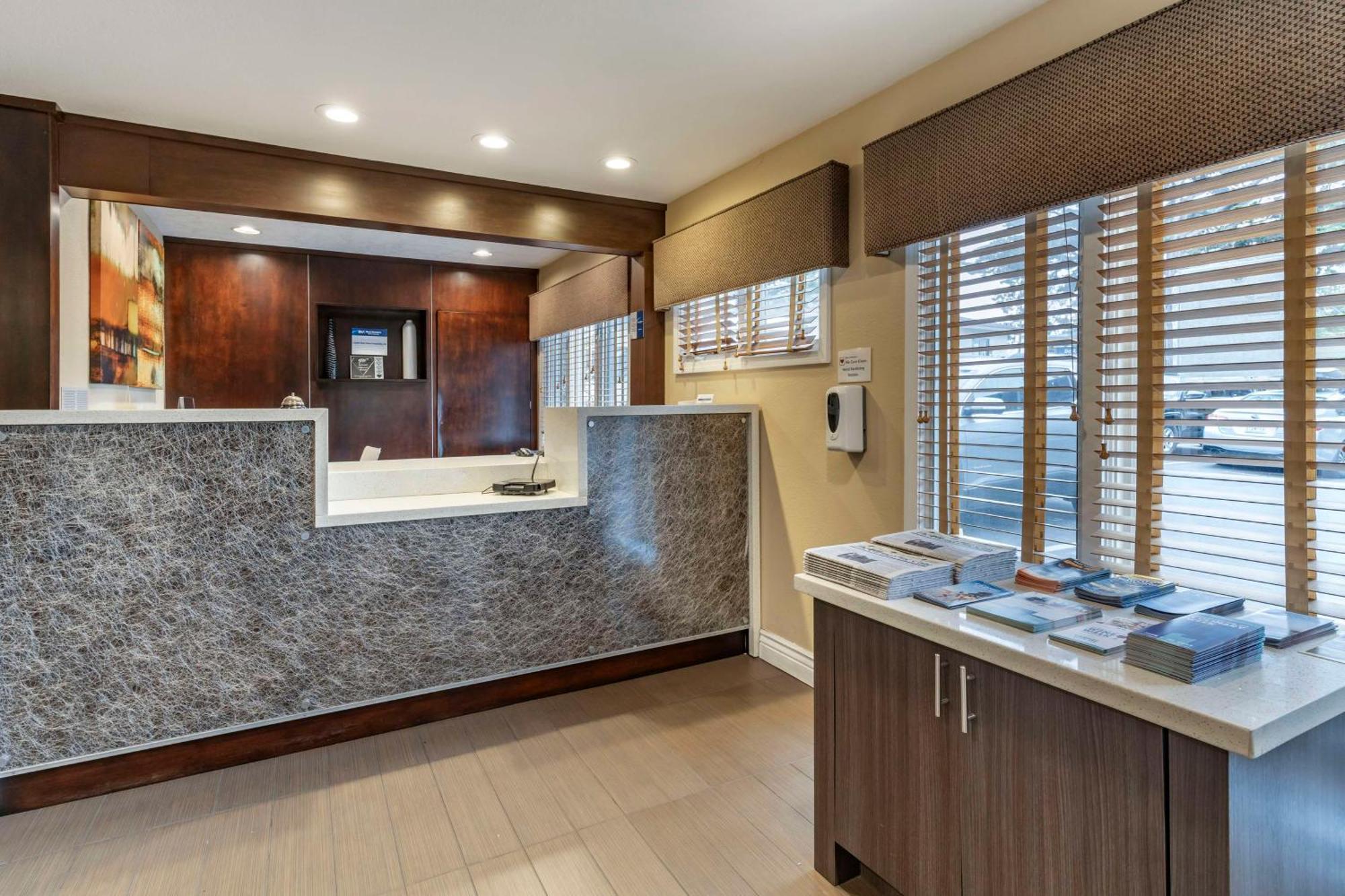 Best Western Carmel'S Town House Lodge Экстерьер фото