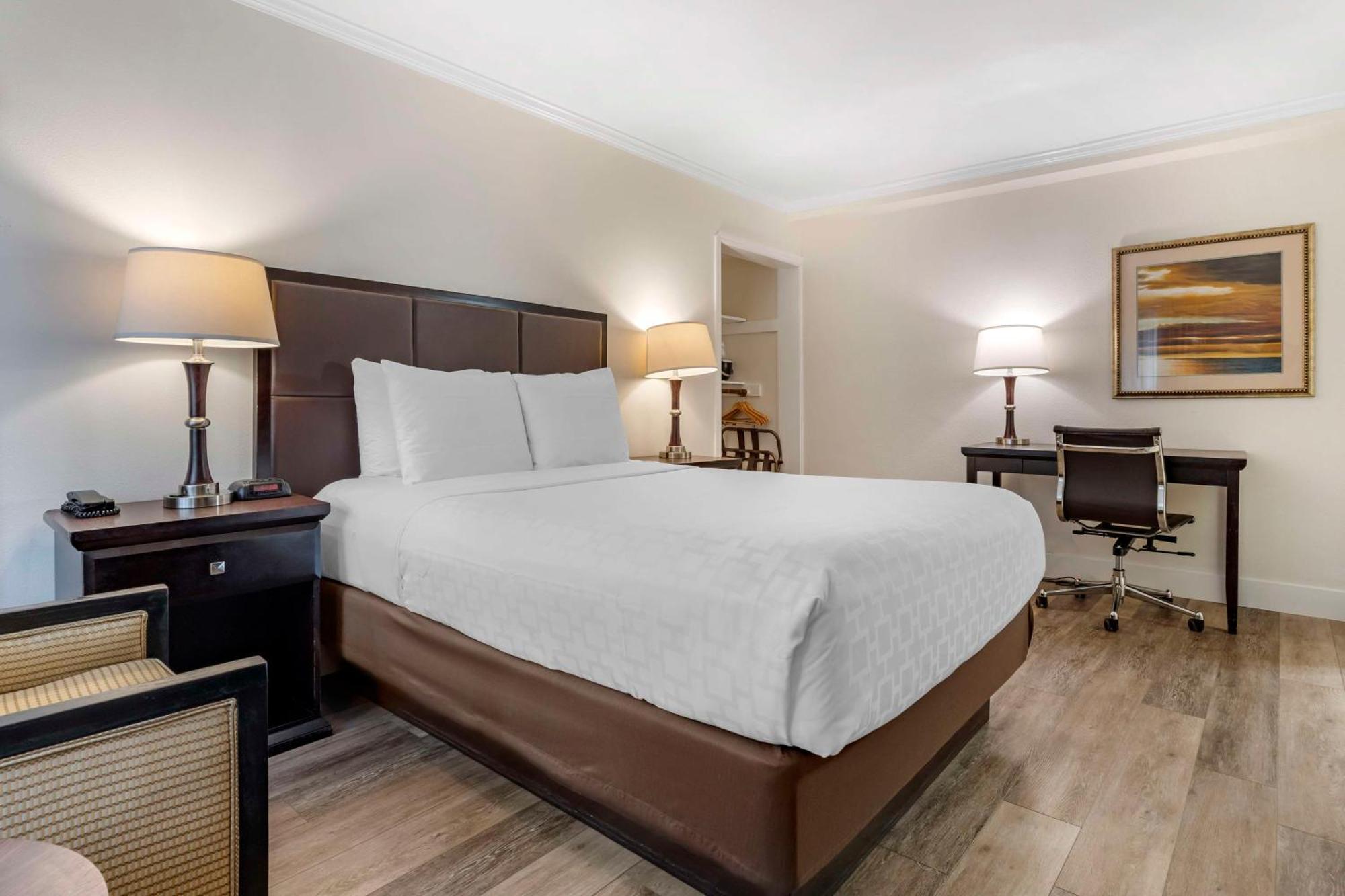 Best Western Carmel'S Town House Lodge Экстерьер фото