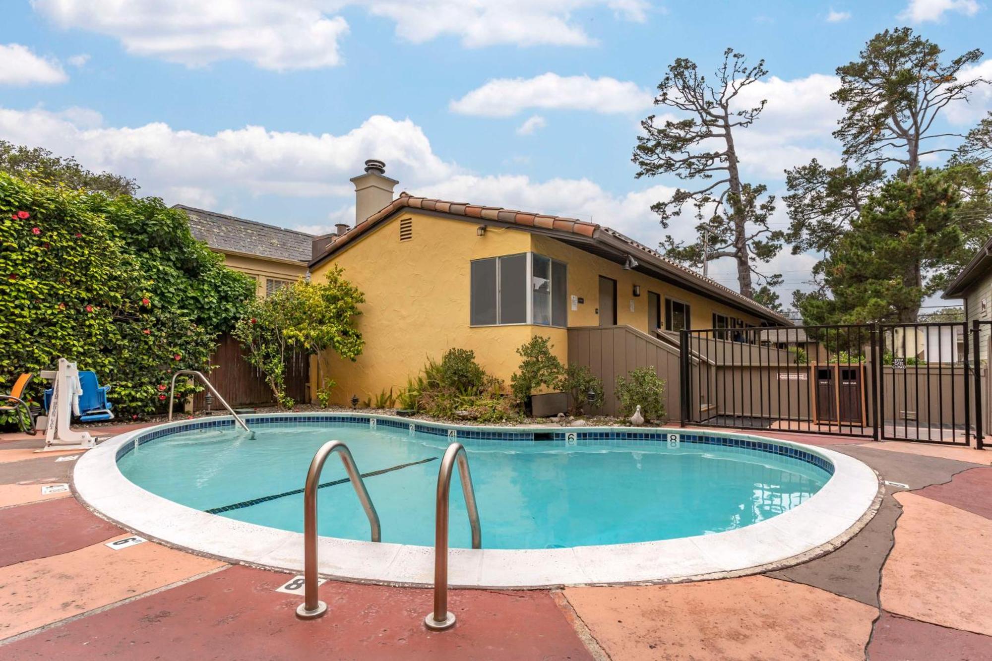 Best Western Carmel'S Town House Lodge Экстерьер фото